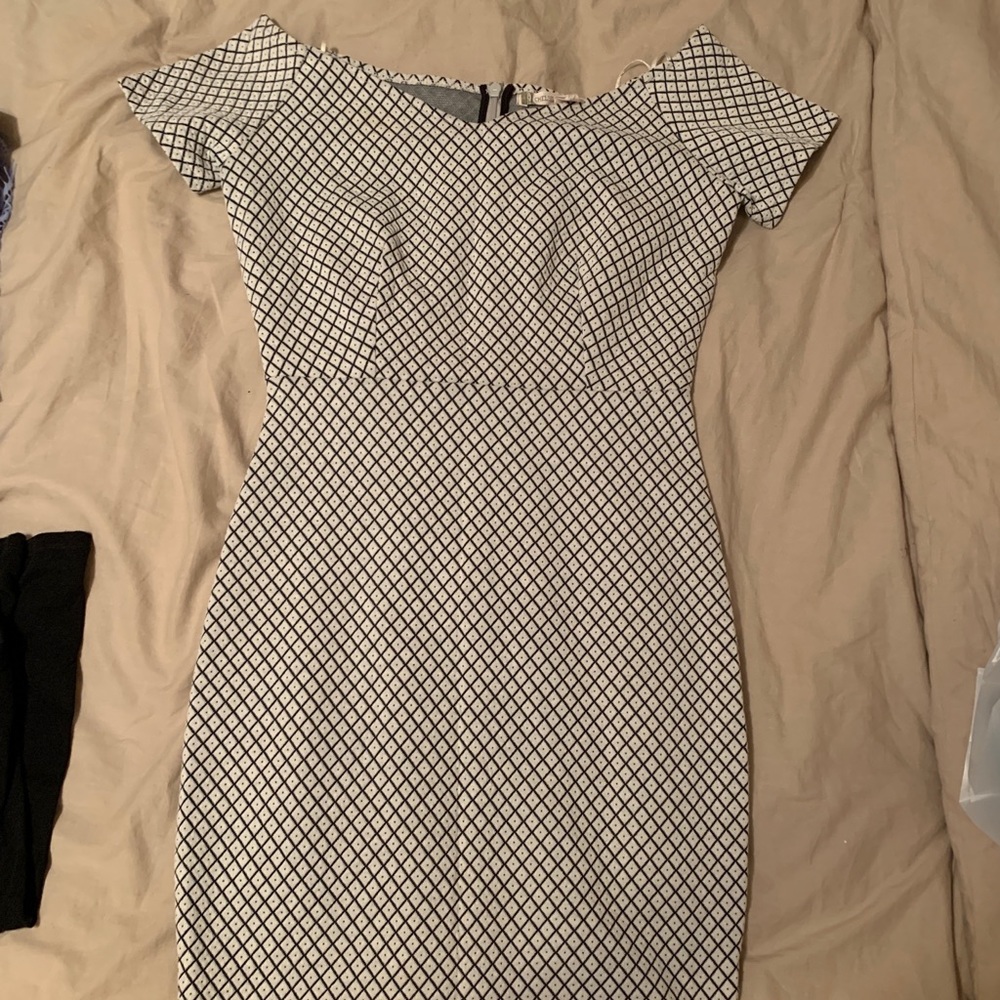 Women’s business casual dress.